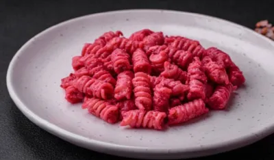 Tjestenina s pestom od cvekle