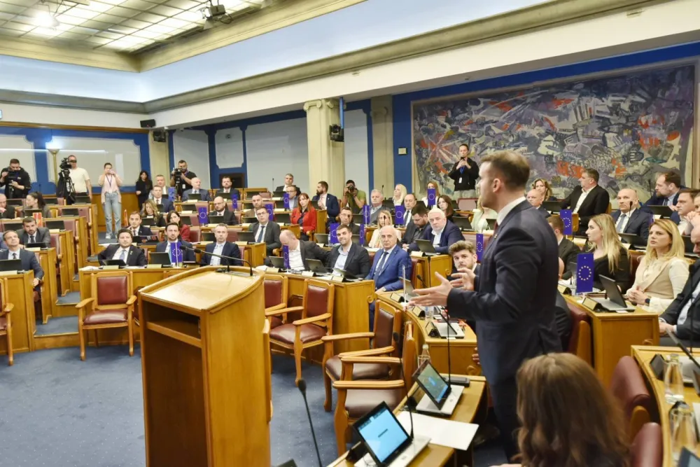 (UŽIVO) Mandić opoziciji: Glasajte Sporazum sa UAE, ne pravite gre&scaron;ku kao ja sa Porto Montenegrom