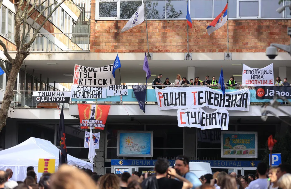 RTS i dalje blokiran, i danas bez emitovanja jutarnjeg programa