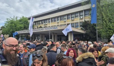 Rektor Univerziteta u Beogradu priveden, studenti poručili: ''Ne damo rektora''