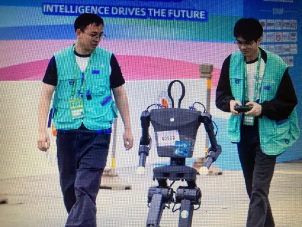 humanoidni robot polumaraton