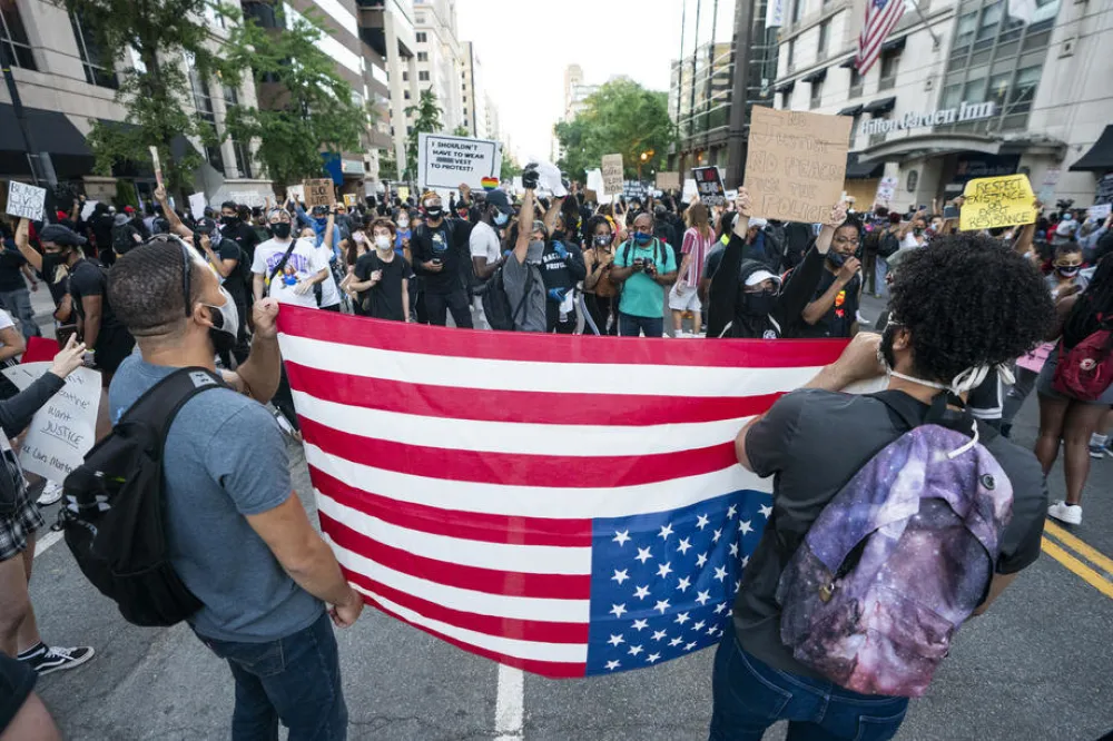 Protesti protiv Trampovih mera i Ilona Maska u 50 američkih država
