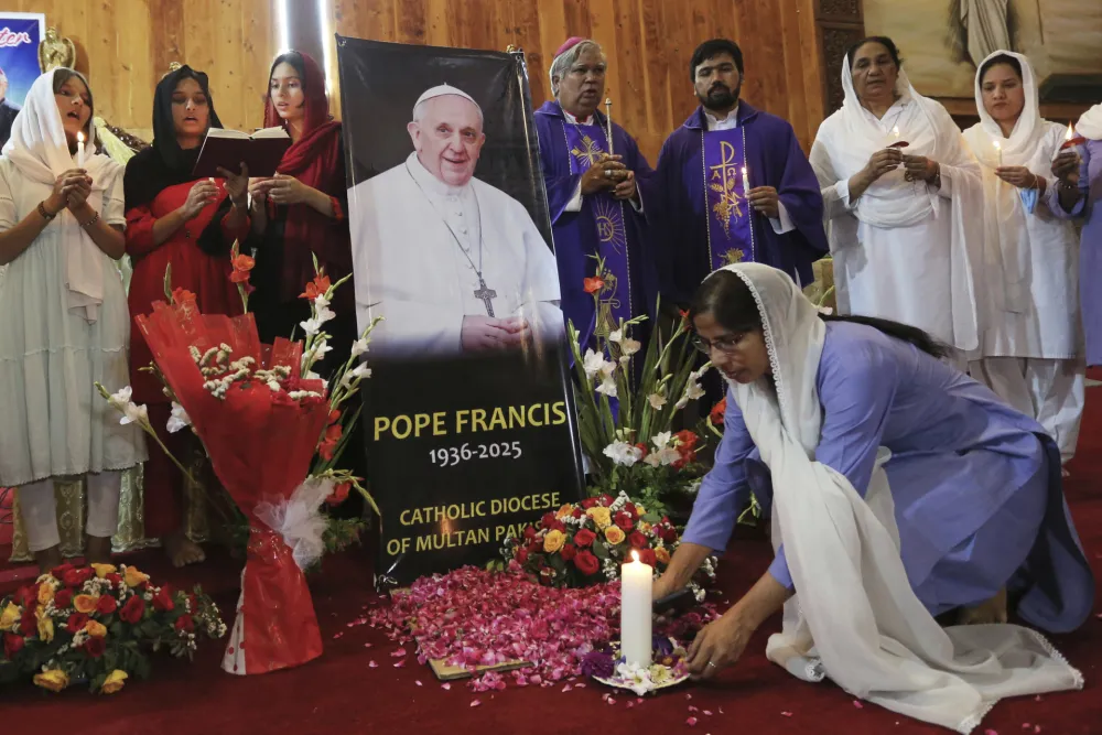 U domu svete Marte izloženo tijelo pape Franje