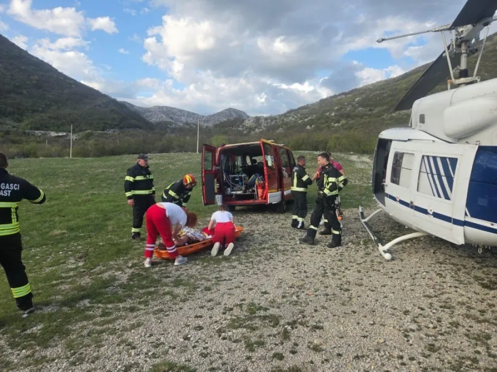 Rus spa&scaron;en nakon ujeda zmije iznad Kotora