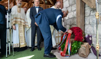 Mandić položio vijenac na Časni Krst iz Jasenovca