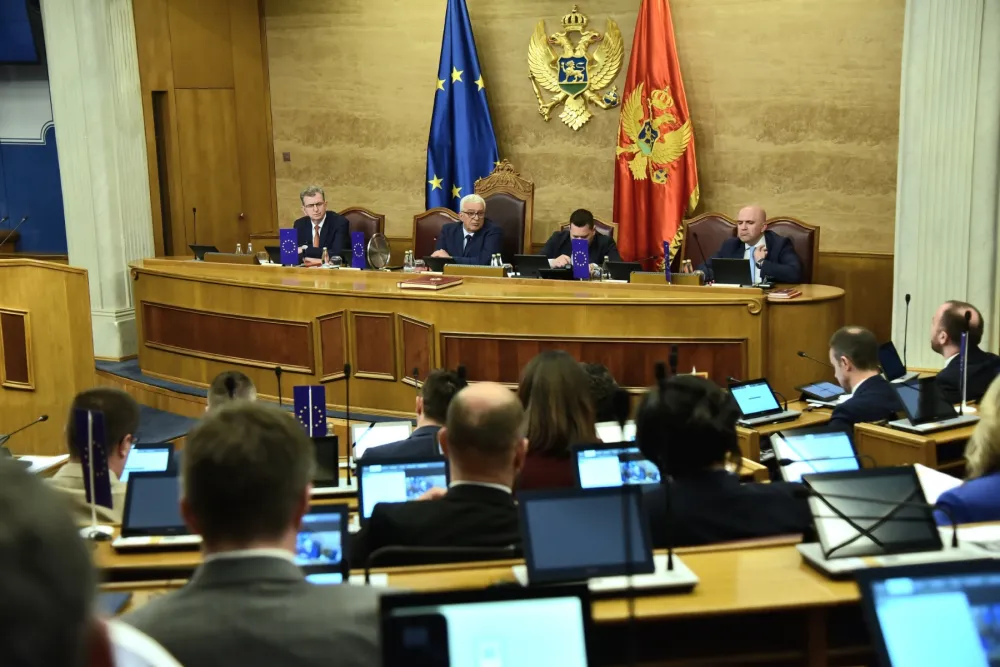 (UŽIVO) Adžović: Ulcinj da ne uskraćuje pravo op&scaron;tinama koje žele investicije; Mugo&scaron;a: Ovakvih sporazuma nije bilo u istoriji Crne Gore