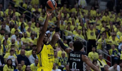 Са меча из Истанбула