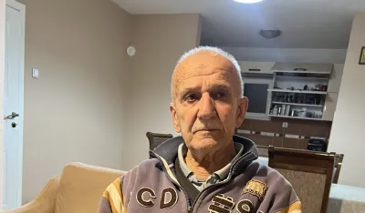 Rade (stoji u donjem redu prvi desno) sa kolegama i učenicima