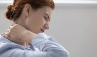 Ukočen vrat može da bude simptom smrtonosne infekcije