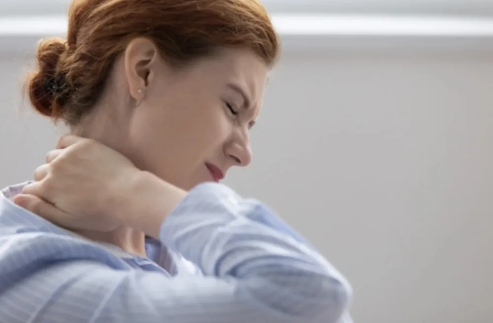 Ukočen vrat može da bude simptom smrtonosne infekcije