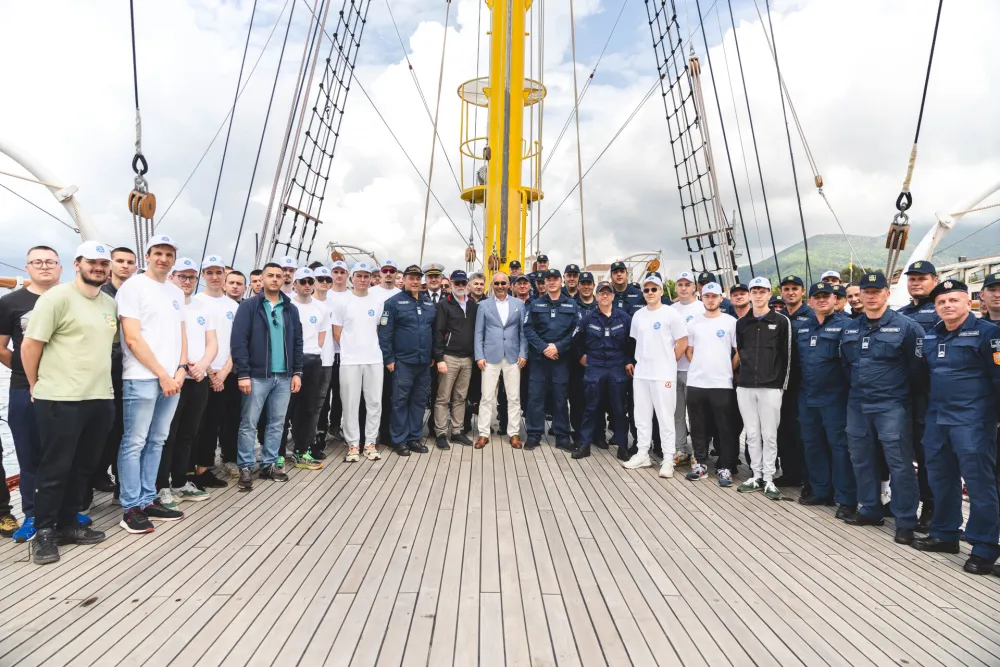 Državni sekretar na &Scaron;B &bdquo;Jadran&ldquo; sa posadom i studentima Pomorskog fakulteta