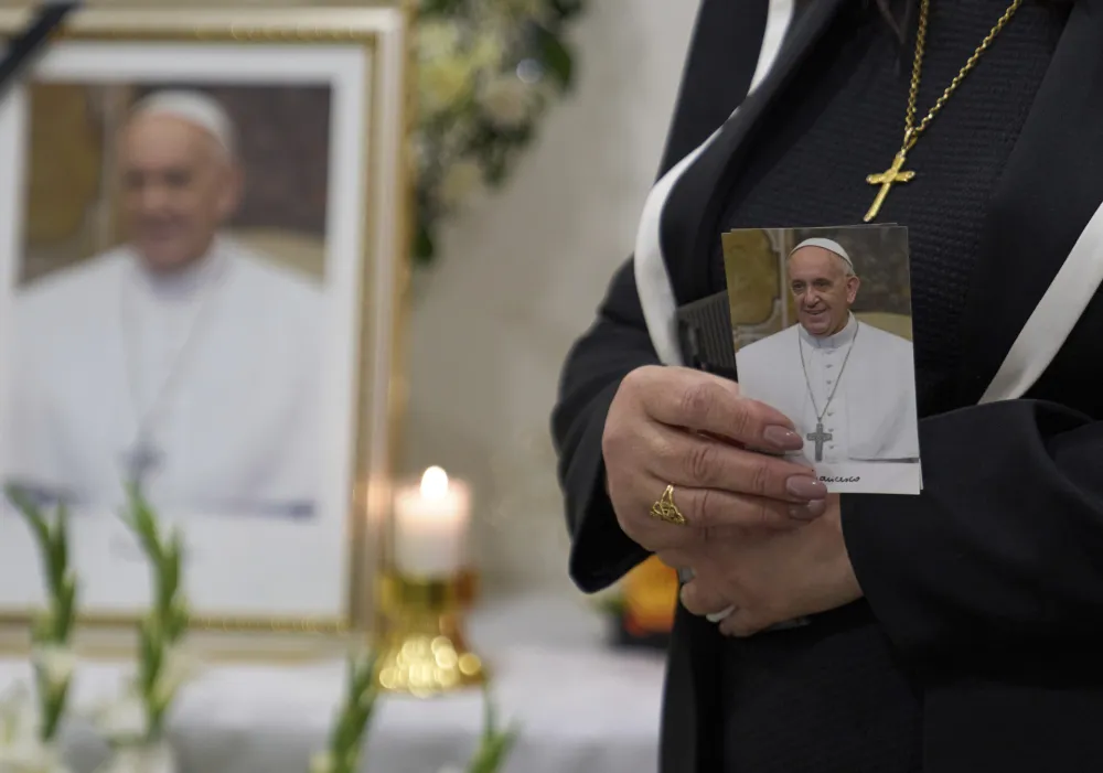 Parlament zabranio predsjednici Perua da ide na sahranu pape