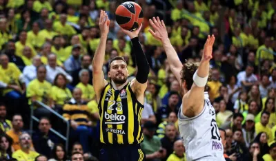 Са меча из Истанбула