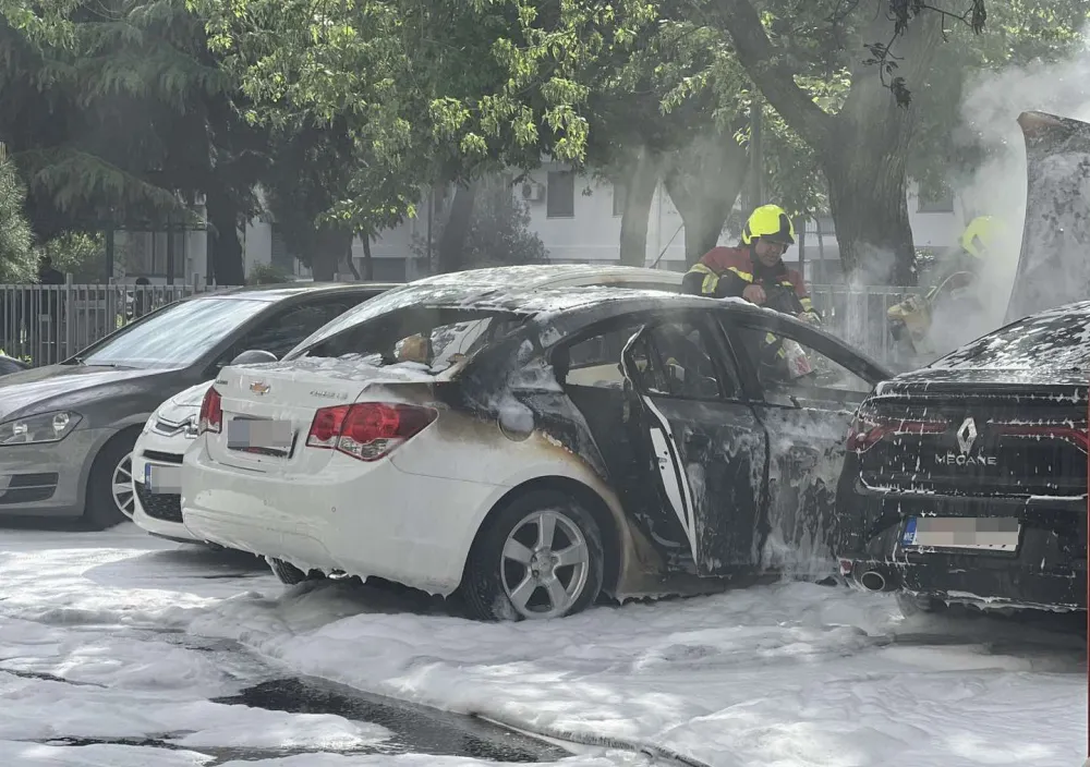 Zapaljen "&scaron;evrolet" u Ulici Vasa Raičkovića