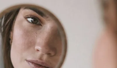 Znakovi da koža gubi kolagen: Da li vam lice ubrzano stari?