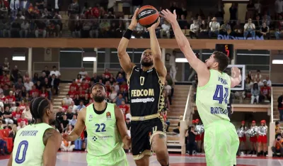 Са меча из Монака