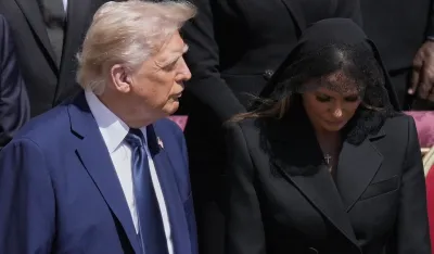 (FOTO) Melanijina fotografija sa papine sahrane obi&scaron;la svijet