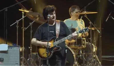 Bajaga predstavio monografiju sa svojim pjesmama