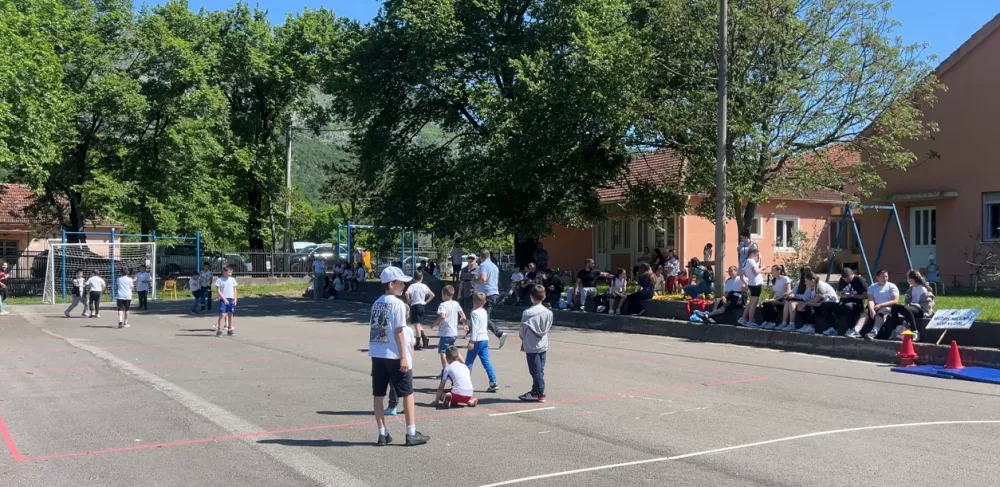 (VIDEO) Na terenima Drezge takmičilo se 200 đaka iz osam &scaron;kola
