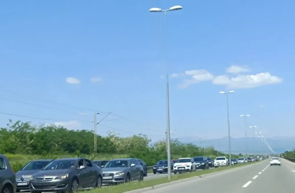 Kilometarske kolone iz Podgorice ka Primorju