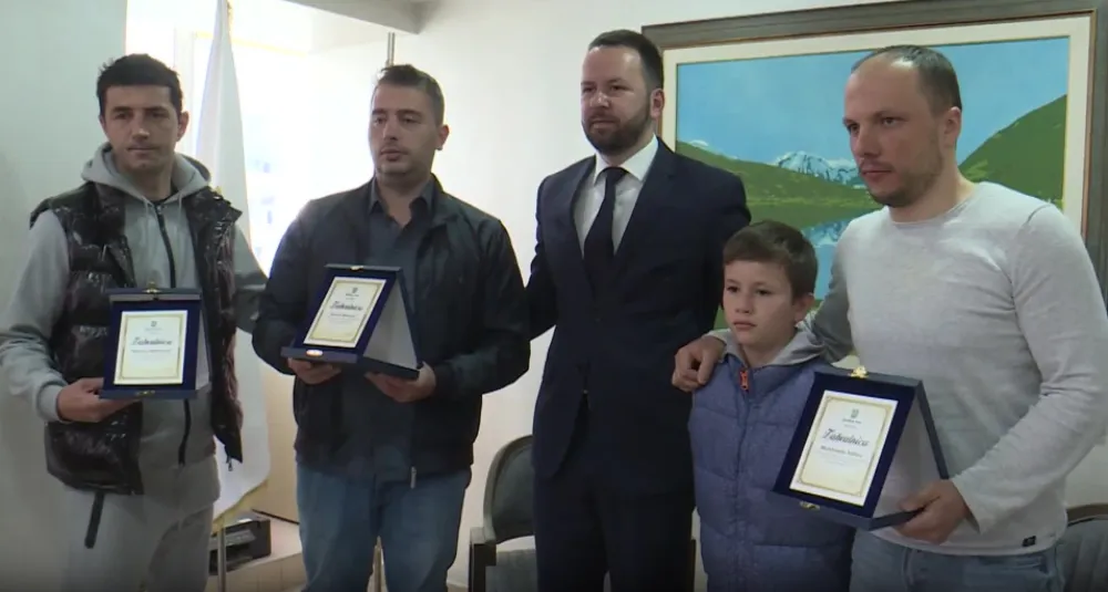 Herojima iz Plava priznanje: Otac dječaka kojeg su izvukli iz rijeke neizmjerno zahvalan