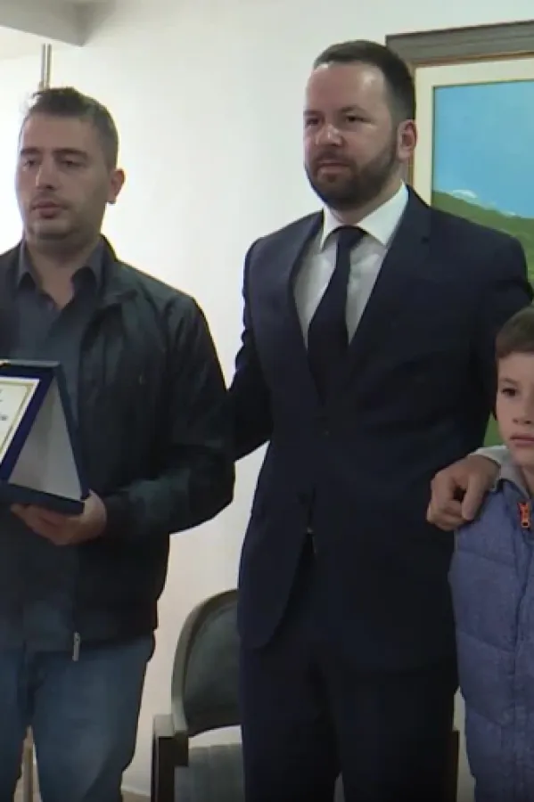 Herojima iz Plava priznanje: Otac dječaka kojeg su izvukli iz rijeke neizmjerno zahvalan