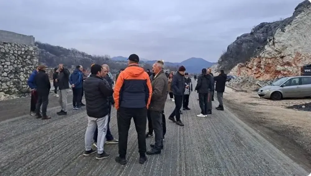 Zbog protesta obustavljen saobraćaj na magistralnom putu Cetinje - Podgorica