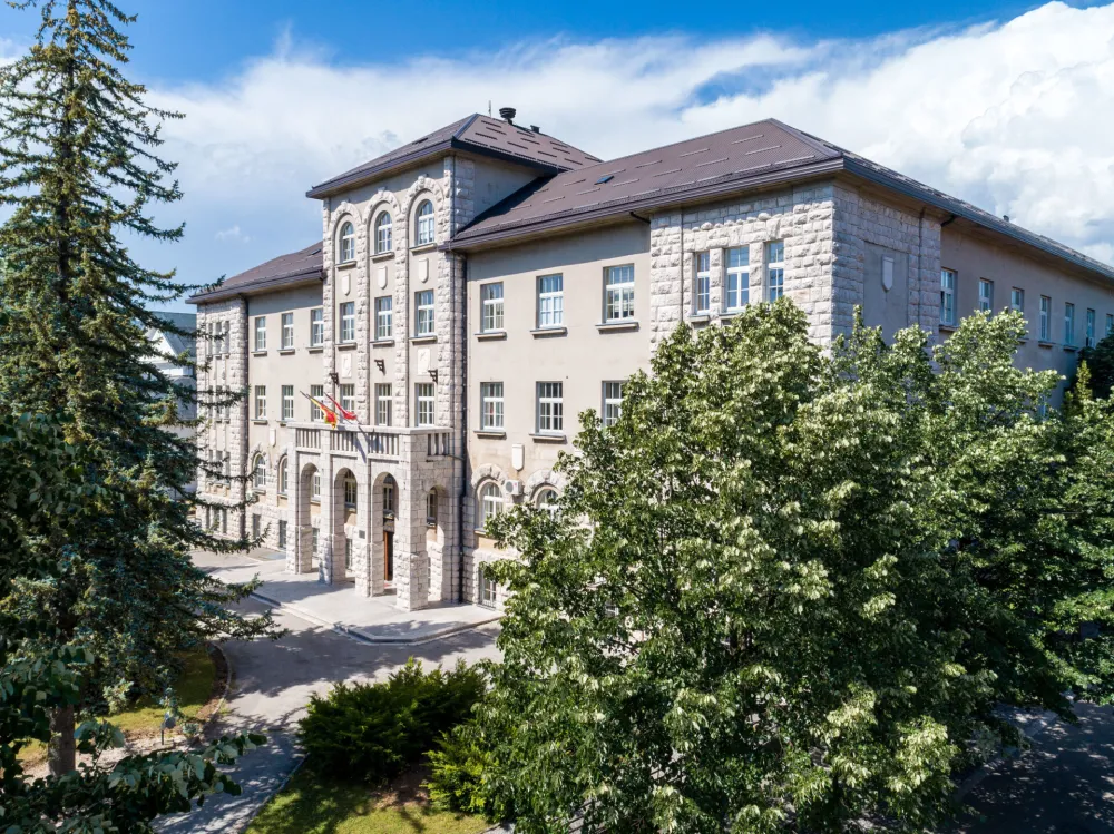 Tito dobija spomen-bistu na Cetinju