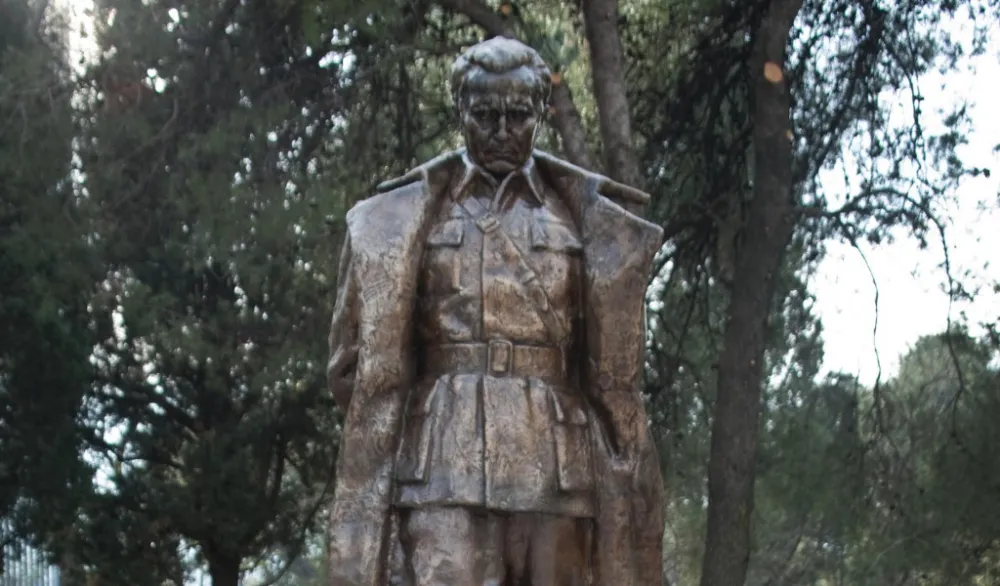 Споменик Јосипу Брозу Титу