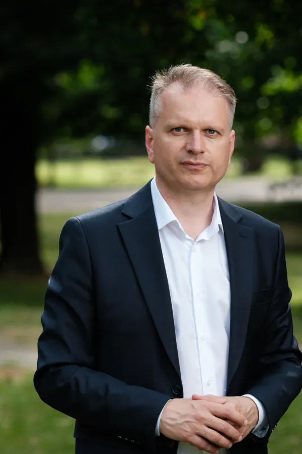 Perić: Kad vlast &bdquo;uhljebi rodbinu", pravdaju se floskulama: bili su najbolji studenti, vrhunski stručnjaci...