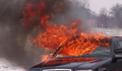 Bar: Zapalio se automobil u pokretu, brzom intervencijom vatrogasaca požar uga&scaron;en