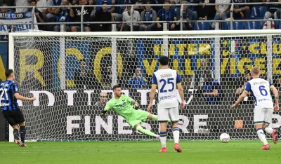 Aslani sa "kreča" matirao Veronu