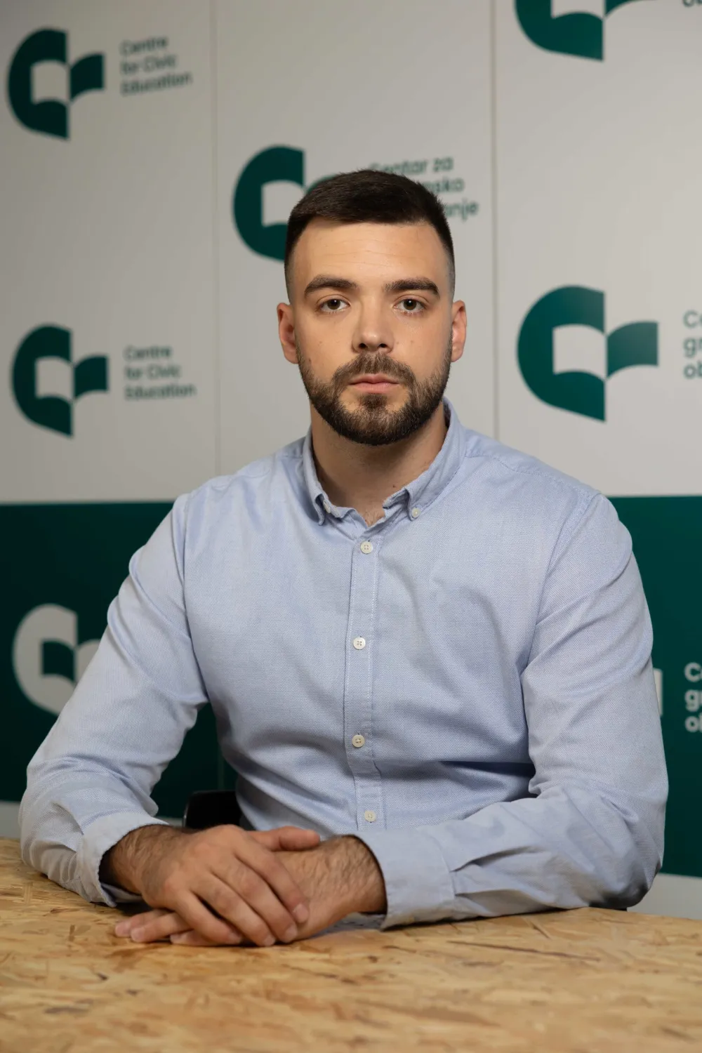 Vlada prednjači u kr&scaron;enju dobrih demokratskih praksi