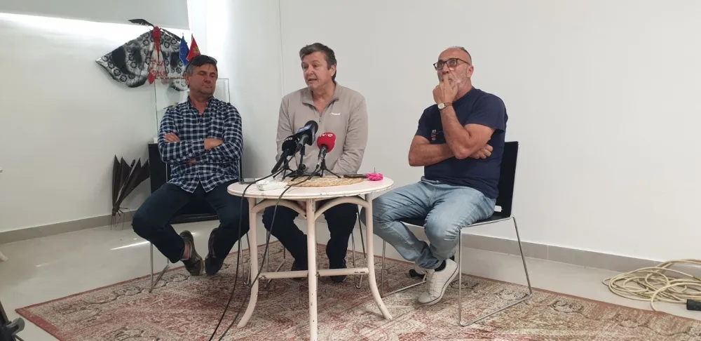 Biv&scaron;i radnici Solane traže neisplaćene zarade i povezivanje staža, najavili blokadu saobraćajnica