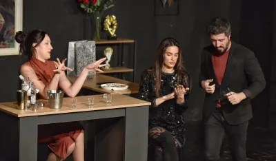 "Топ пријатељи", сцена из представе