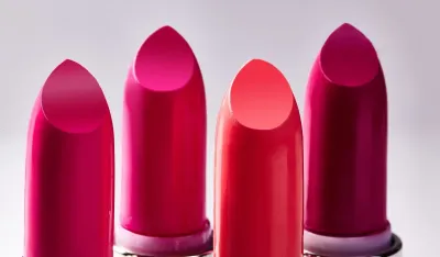 Četiri nijanse ruža koje savr&scaron;eno pristaju brinetama