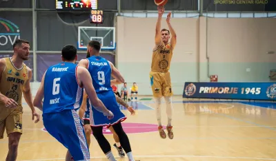 Tripl-dabl Čarapića u prvom meču