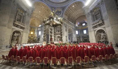 Kardinali gledaju film "Konklava" kako bi saznali kako konklava izgleda