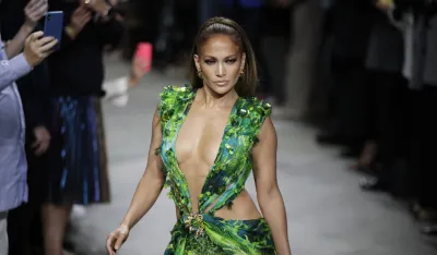 (FOTO) Džej Lo "uznemirava" vrelim kadrovima