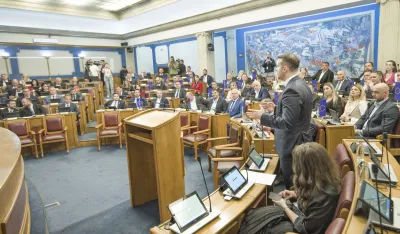 Poslanici uz aprilsku platu ča&scaron;ćavani i po 700 eura