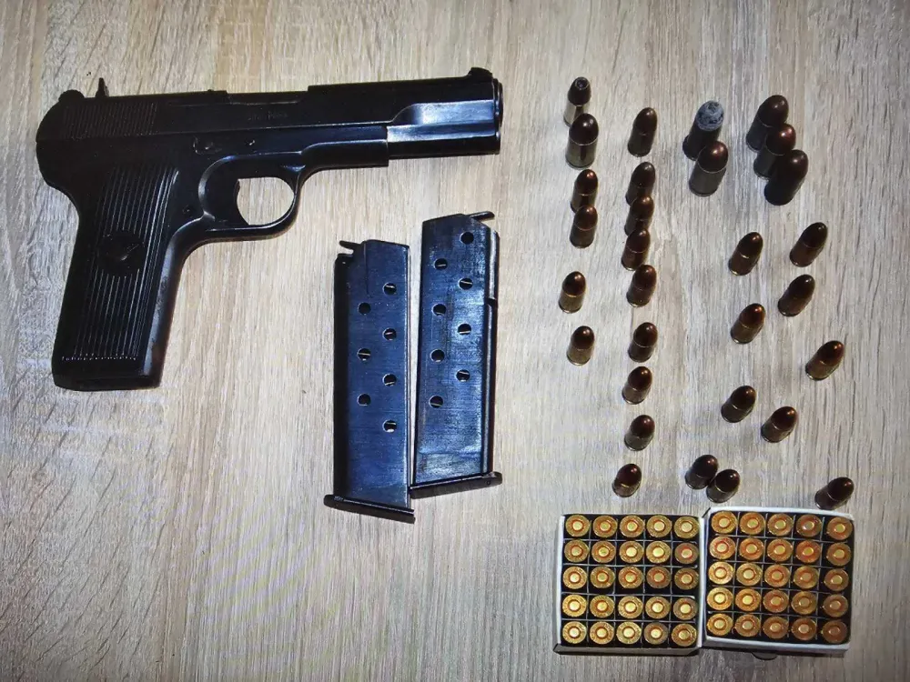 Podgorica: Uhap&scaron;ena žena po prijavi biv&scaron;eg muža,&nbsp;&nbsp;oduzeti pi&scaron;tolj i municija