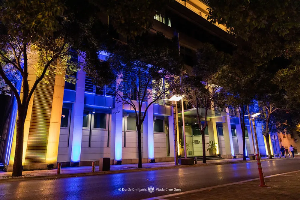 Zgrada Vlade osvijetljena bojama EU
