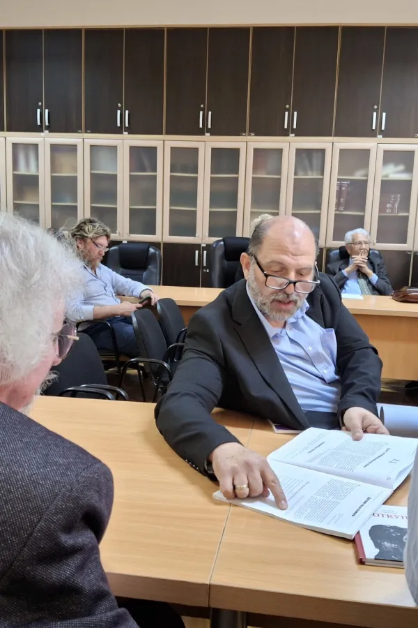 Poezija na tragu Njego&scaron;a, koja oblikuje svijet u jeziku