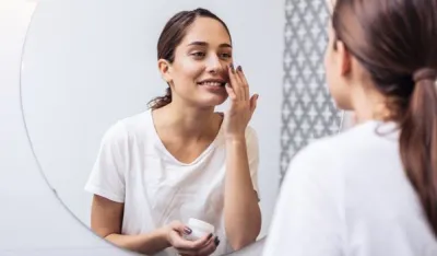 Noćna rutina njege zrele kože u samo četiri&nbsp;koraka