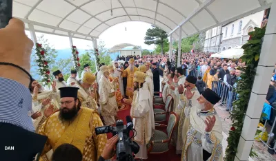(VIDEO) Desetine hiljada vjernika na praznik Sv. Vasilija u manastiru Ostrog