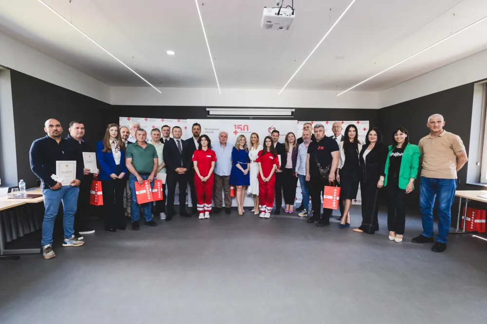 Ministarstvo zdravlja i Crveni krst uručili priznanja najzaslužnijima za doprinos dobrovoljnom davala&scaron;tvu krvi u protekloj godini