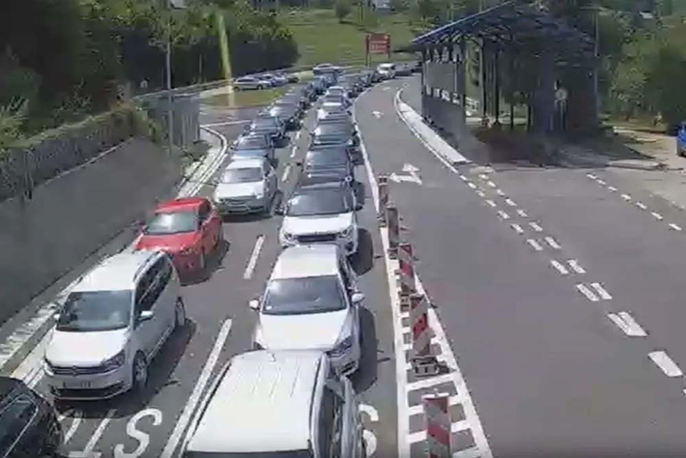 Avdić pisao Spajiću i &Scaron;aranoviću: Sramotno lo&scaron;a situacija na prelazima Dračenovac i Kula