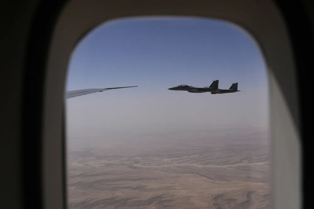 (FOTO/VIDEO) Borbeni avioni čuvali Trampa