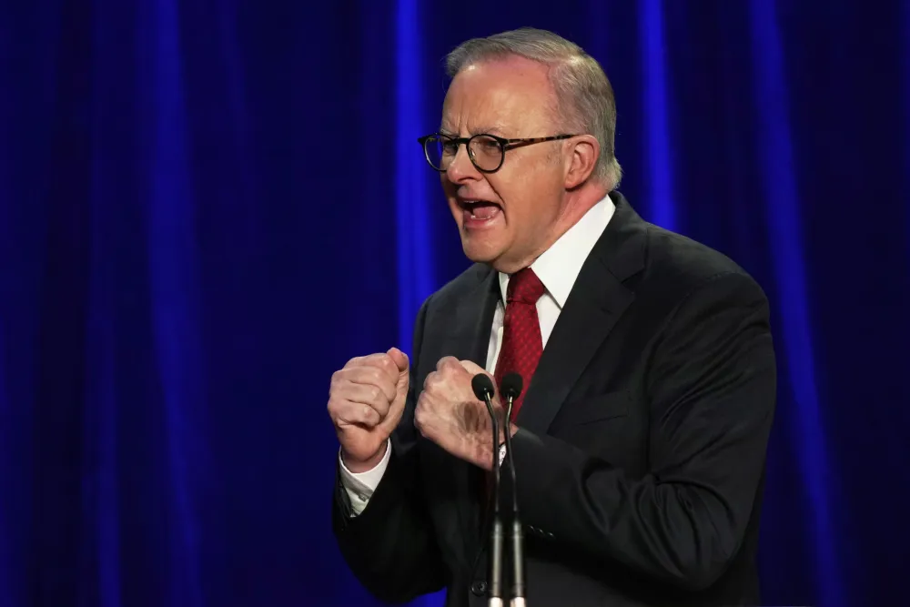 Entoni Albaneze nakon pobjede na izborima 3. maja