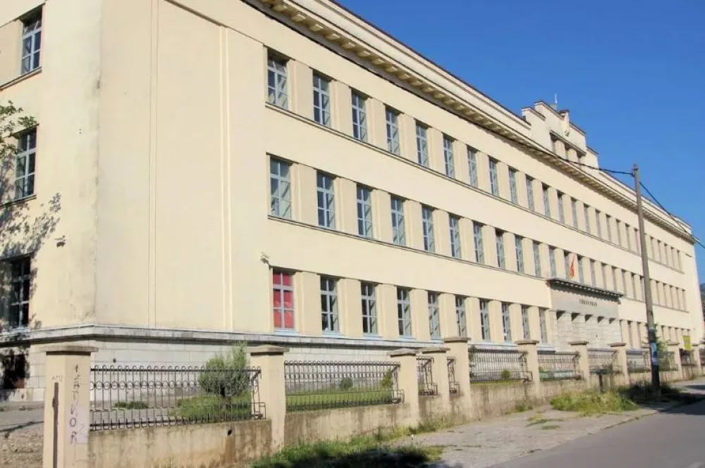 Cetinje: Lažna dojava o bombi u zgradi gimnazije